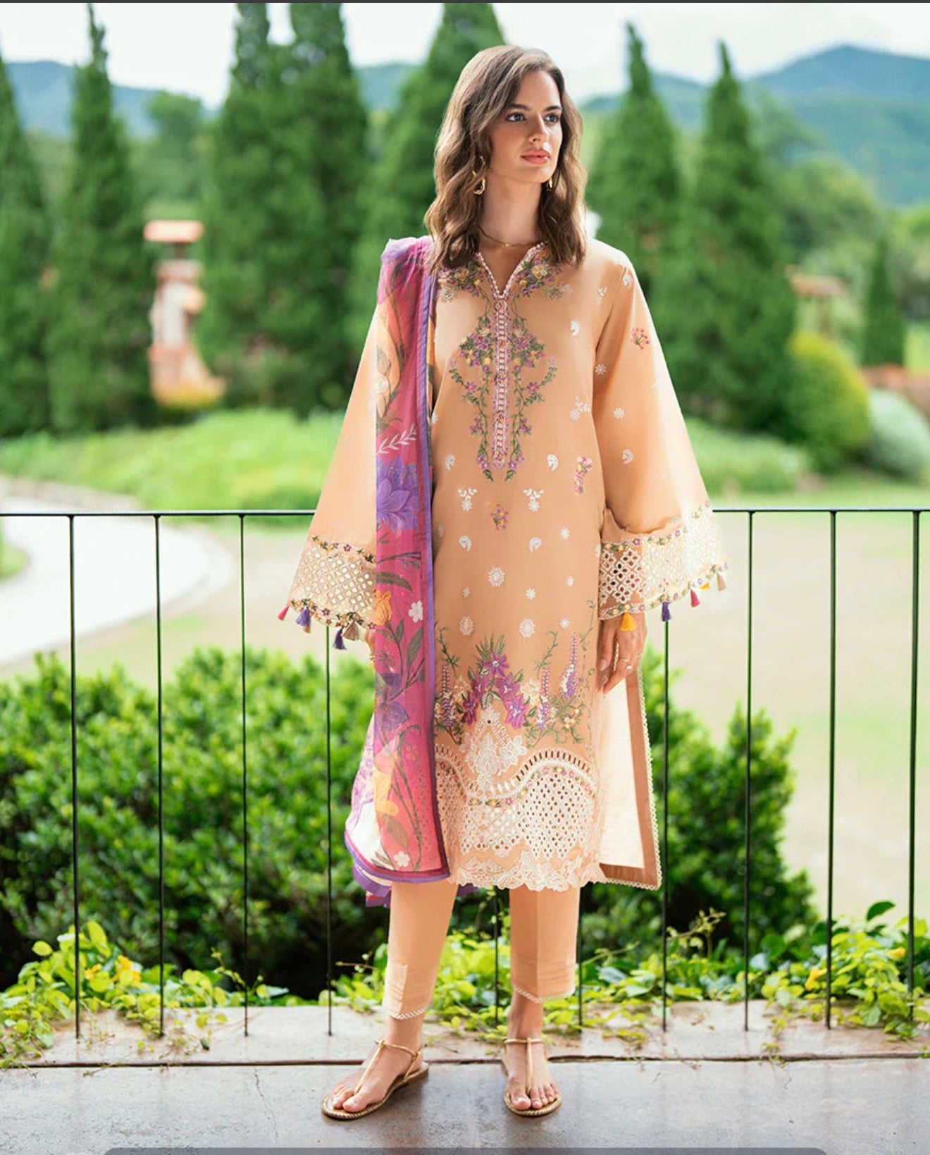 Roheenaz Mushq (3pc)