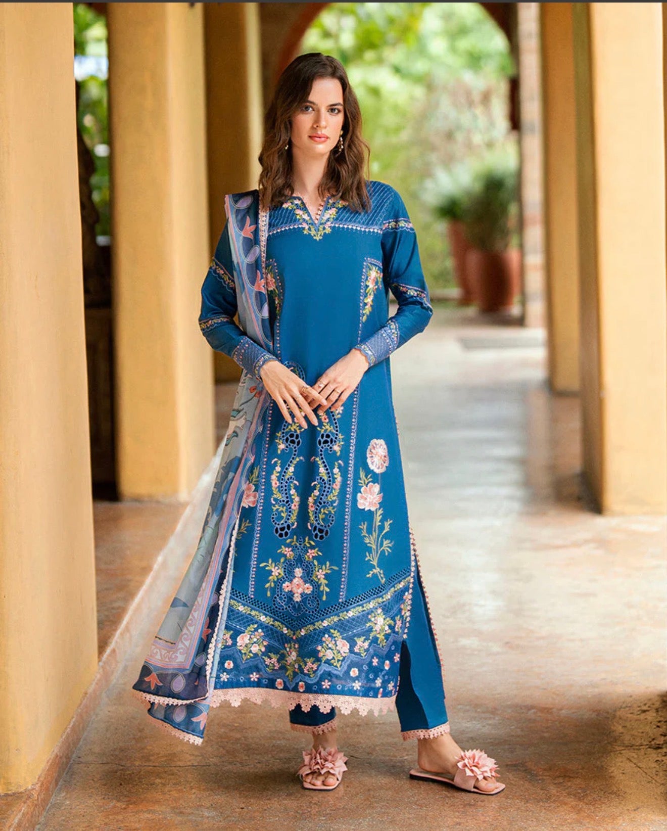 Roheenaz Mushq (3pc)